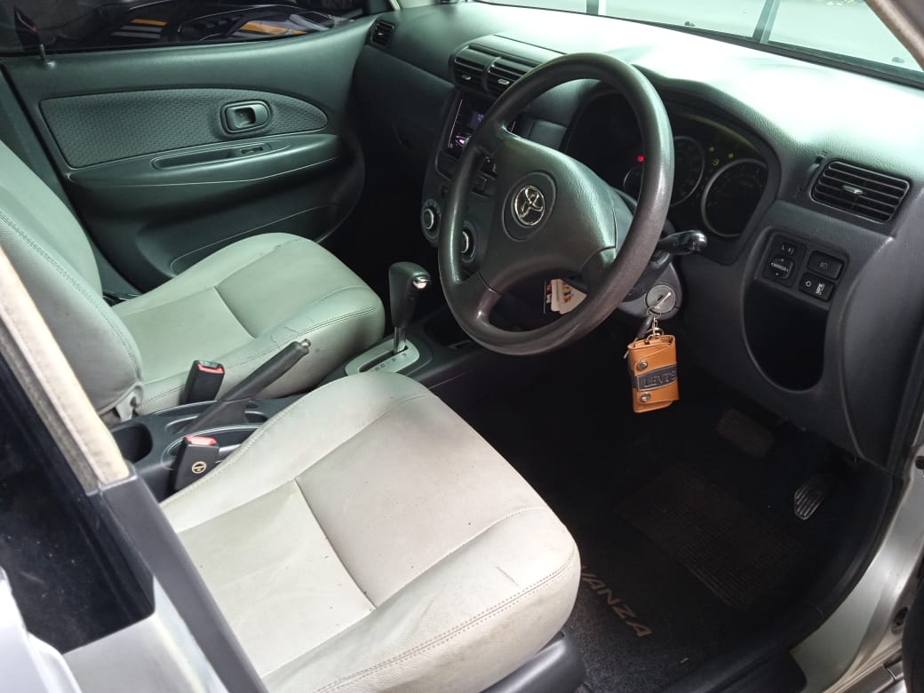 TOYOTA AVANZA 2006 - Foto 2